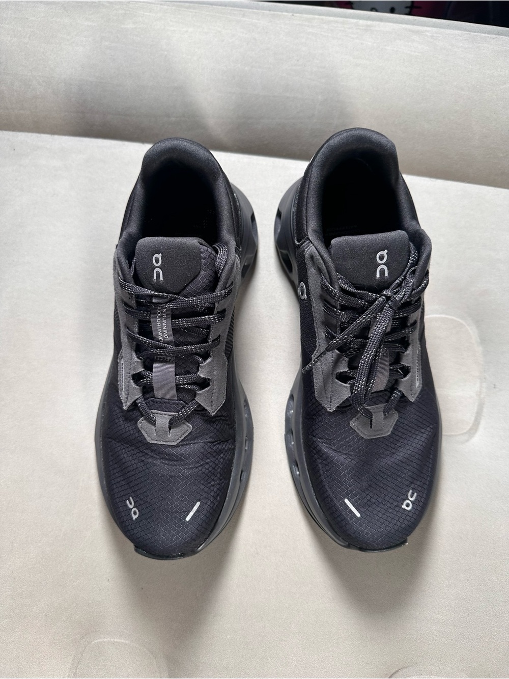 Oncloud Cloudrunner 2 Women’s Running Blackout 7 US 38 EU Triple Black Retro
